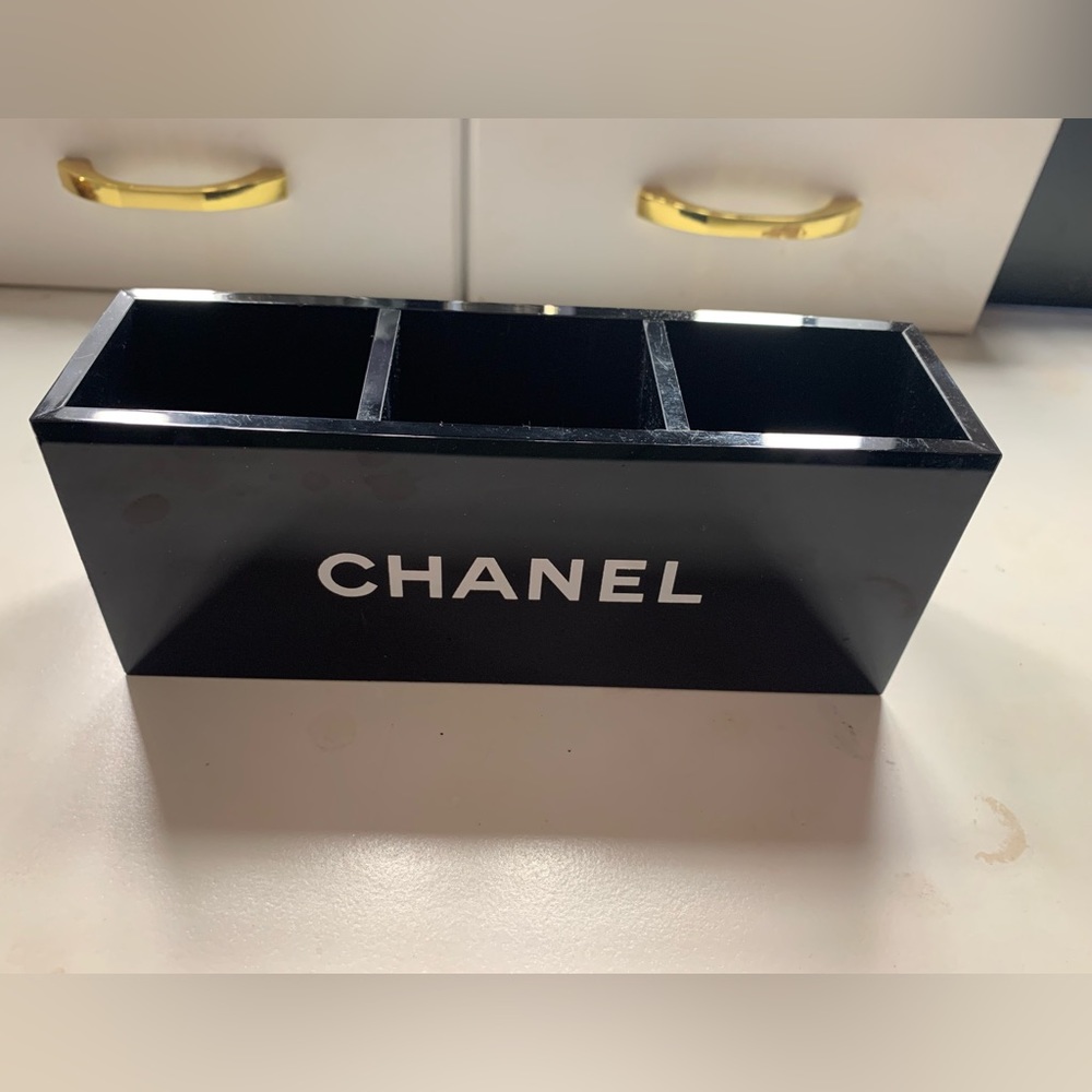Chanel acrylic brush holder